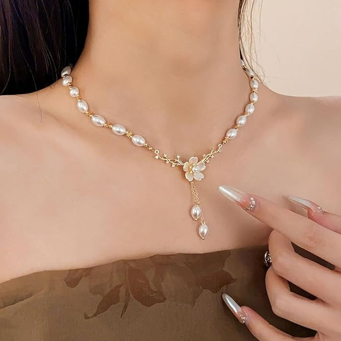 Luxury Pearl Flower Pendant Necklace