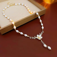 Luxury Pearl Flower Pendant Necklace